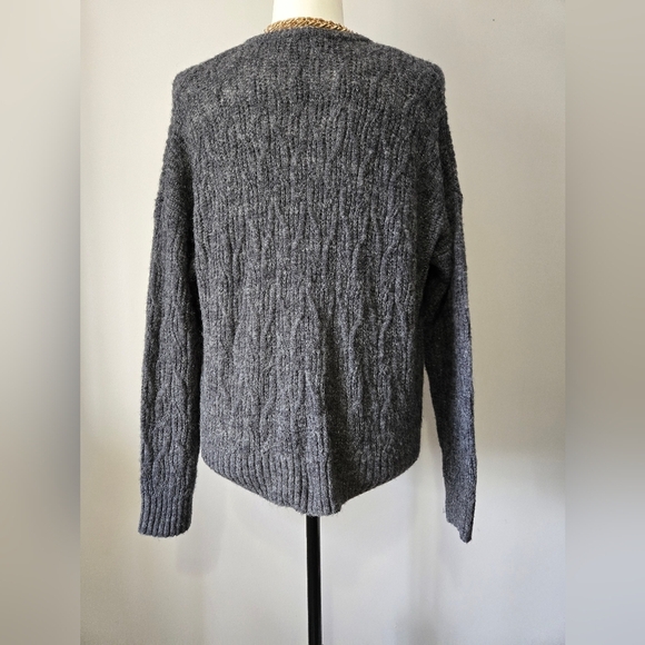 MADEWELL Alpaca Blend Lightweight Gray V-Neck Cable Knit Sweater. Medium - Picture 5 of 10